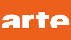 Logo arte – arte est écrit en lettres d’imprimerie blanches dans un rectangle orange. Le bas des lettres est incomplet, comme enfoncé dans l’eau.